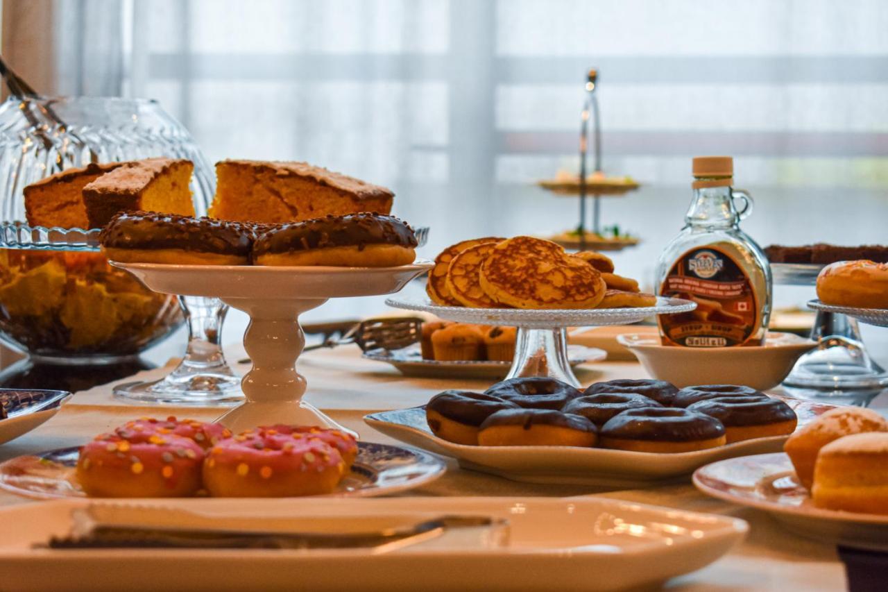 Palazzo Cornalia Hotel Milánó Kültér fotó A selection of desserts