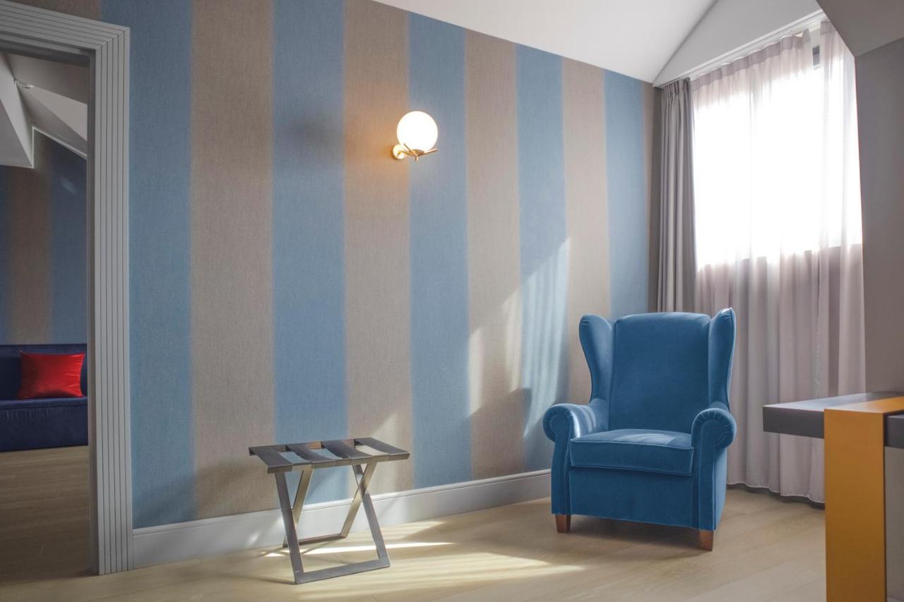 Palazzo Cornalia Hotel Milánó Kültér fotó A room with a wall decorated with a venetian plaster