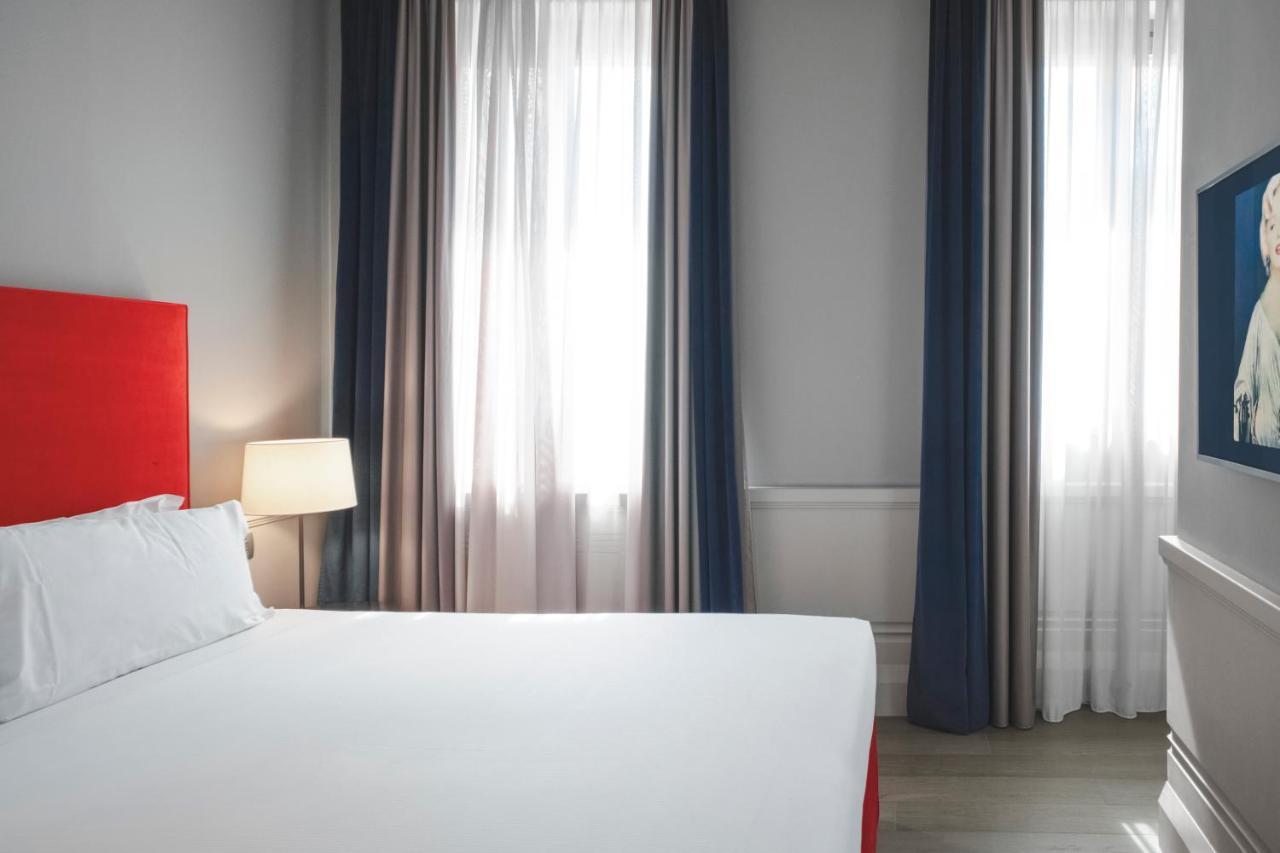 Palazzo Cornalia Hotel Milánó Kültér fotó A bedroom at the hotel